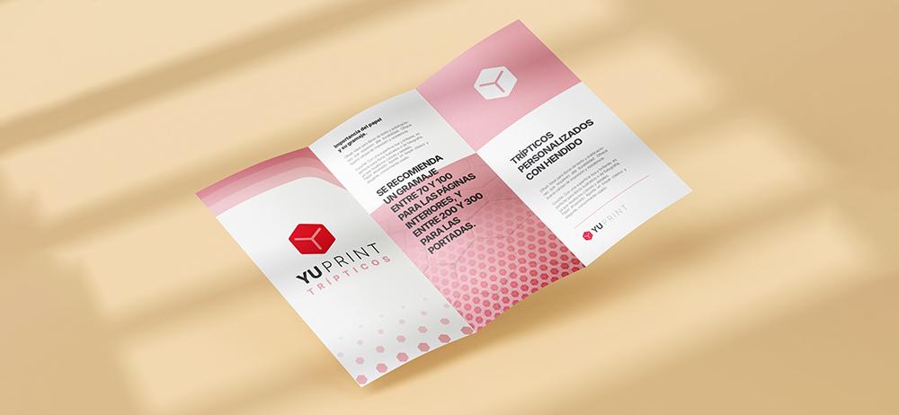 Tríptico Yuprint abierto con diseño limpio y corporativo, impresión de alta calidad perfecta para marketing.