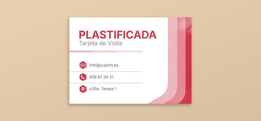Tarjeta de visita plastificada con diseño moderno en tonos rojos, impresión profesional de Yuprint.