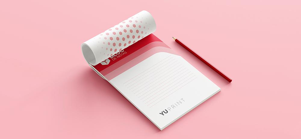 Bloc de notas Yuprint abierto con diseño limpio y páginas rayadas, perfecto para apuntes diarios.