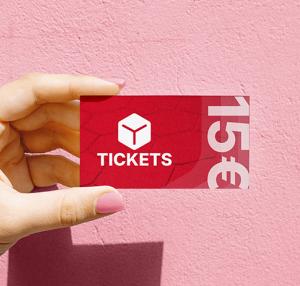 Ticket impreso YUPrint en mano, diseño rojo con precio destacado, ideal para eventos y promociones.
