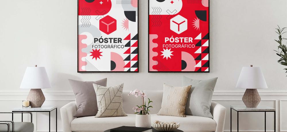 Pósteres fotográficos enmarcados decorando salón elegante, impresión premium