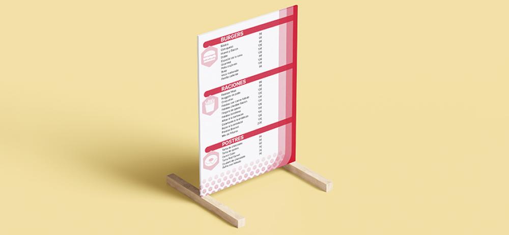 Carta rígida personalizada YUPrint para restaurantes, menú resistente y elegante en soporte de madera.