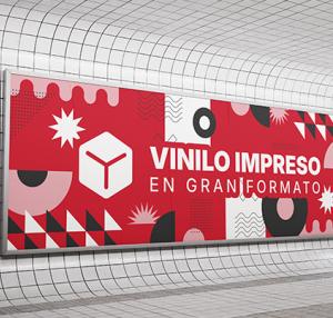 Vinilo impreso en gran formato para publicidad llamativa en espacios públicos interiores.