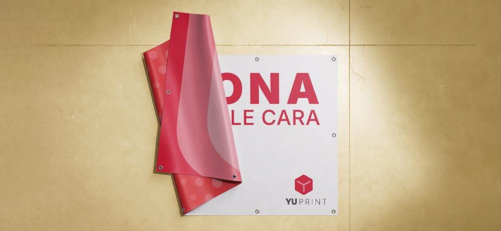 Lona doble cara colgada en pared con doble impresión visible y acabado resistente